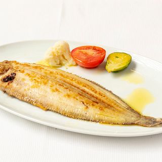 Lenguado de estero asado con su piel. 