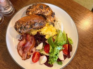 Сніданок з бейглом