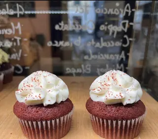 2 Red Velvet cupcake