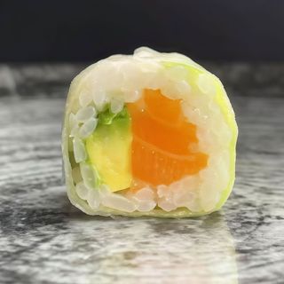 48. Uramaki Rollito De Primavera Con Aguacate Y Salmón (8 Pzs.)