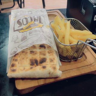 Tacos saucisse au charbon