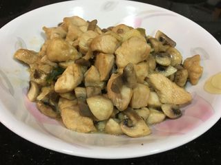 60.Pollo con champiñones