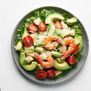 Салат з креветками, авокадо и пармезаном, 230 г