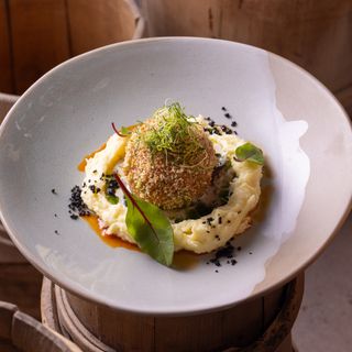 Котлета з птиці у хрусткій паніровці з грибним соусом і картопляним пюре (120/130/60 г)