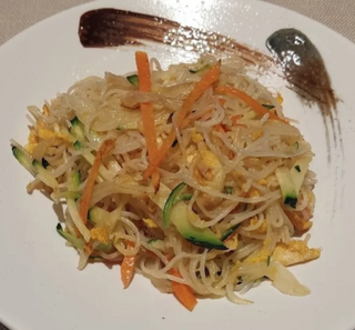 Spaghetti di riso con le verdure