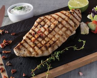 Piept de Curcan marinat la gratar