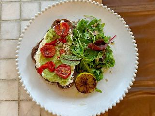 Авокадо тост на гречаному хлібі (250g)