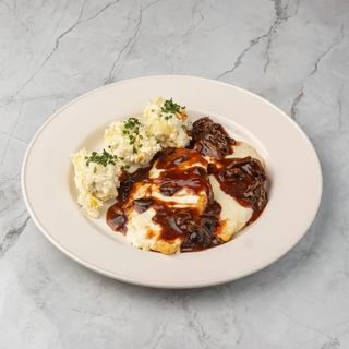 Запеченная куриная грудка  с соусом мадера 