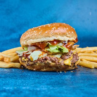 Smokey fire burger + pomfrit