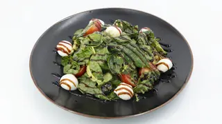 Avokado Kapreze salata