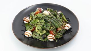 Avokado Kapreze salata