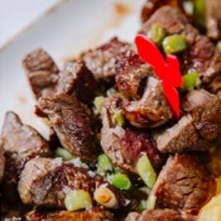 Taquitos De Solomillo Salteados Con Ajos Tiernos