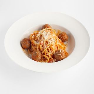 Спагетти с митболами в томатном соусе 