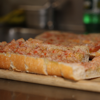 Pa de coca amb tomàquet