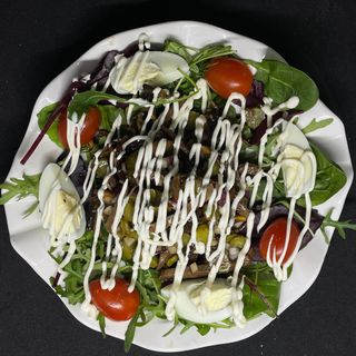 Салат руколла из говядины с шампиньонами