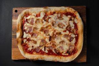 Pizza De Salsa Barbacoa Y Guanciale (30 X 30 Cm.)