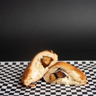 Empanada De Queso Y Tajada