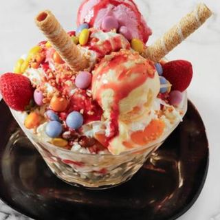 Ensalada De Frutas Crokanti Con M&M (Grande)