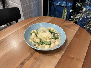 Brokoli pančeta njoke