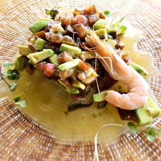 Tartar De Tomate Con Aguacate Y Langostino
