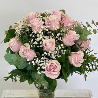 RAMO DE 12 ROSAS COLOR ROSA