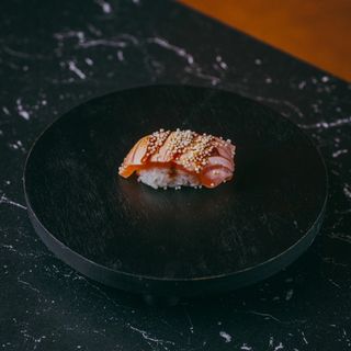 Nigiri Salmón Flambeado