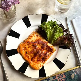 Lasaña con Ensalada