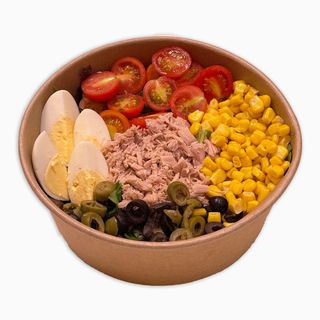 Ensalada con Atún, Maiz, Cherry, Huevo y Aceitunas