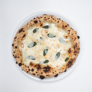 Pizza Quesos y salvia