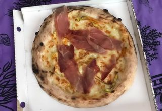 Pizza Margherita con crudo