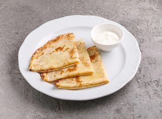 Блины со сметаной