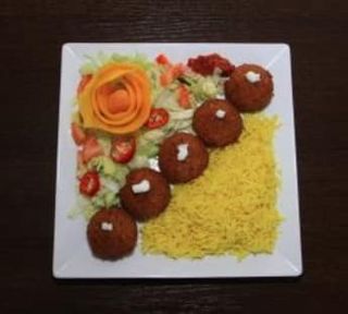 Falafel na talerzu