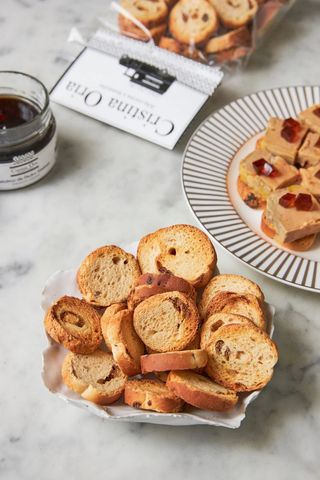 Pan Crostini de Pasas