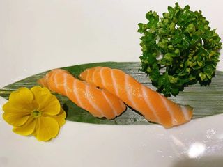 160. Sake con  salmone - 2 pezzi