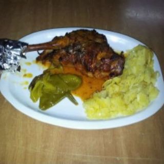 Pierna De Lechal + Guarnición 