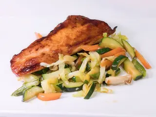 Salmó Amb Verdures (300 G. aprox)