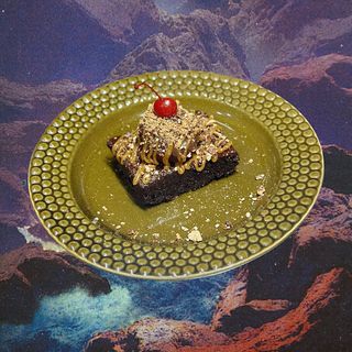 BROWNIES WITH ICE CREAM