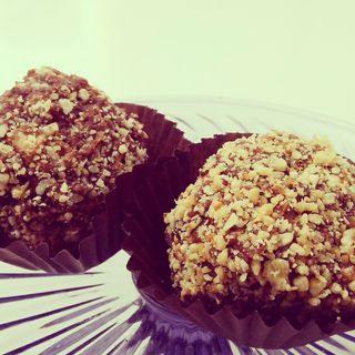 Bombones artesanos de nutella y avellana.