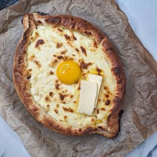 Khachapuri Adjarian