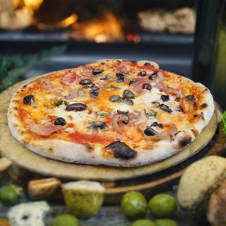 Пица Капричоза (500гр.)