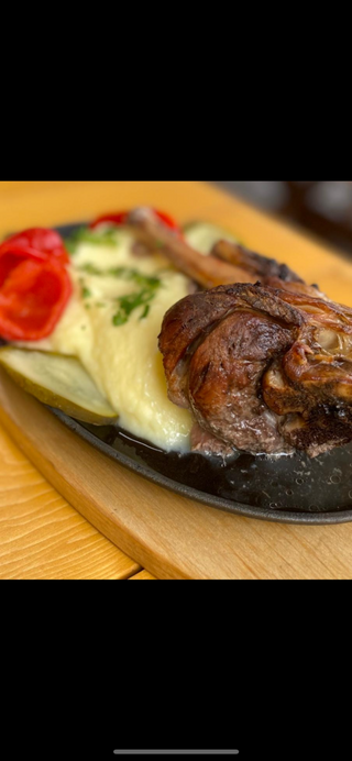 Rasol de berbecut cu piure de cartofi