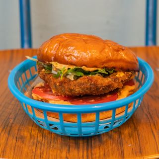 SANDWICH DE MILANESA DE VACA BLACK ANGUS