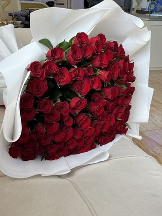 Amour Absolu – 100 Roses Rouges