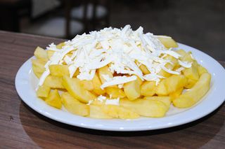 Пържени картофи със сирене (350г)