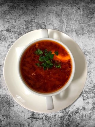 Борщ з часниковою пампушкою (250г)