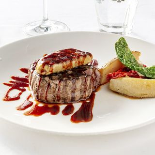 Tronco de solomillo con foie y reducción de Pedro Ximénez