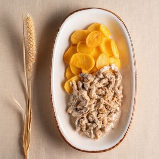 Бефстроганов з картопляними кружечками