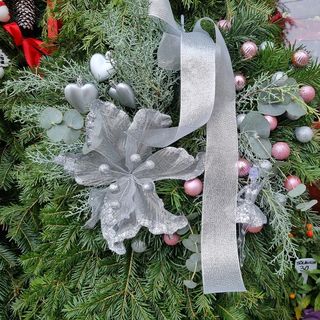 Coronita argintiu si roz 