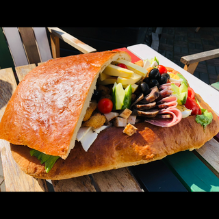 Platou aperitiv in paine pe vatra 4 pers.