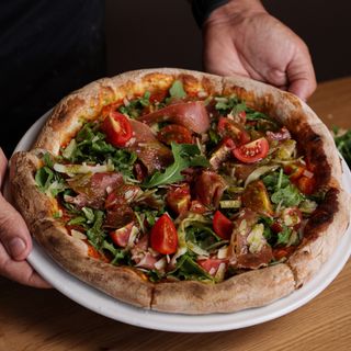 Pizza de Presunto Fumado Familiar